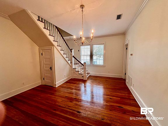 3rd image of 5 Moss Oak Ct