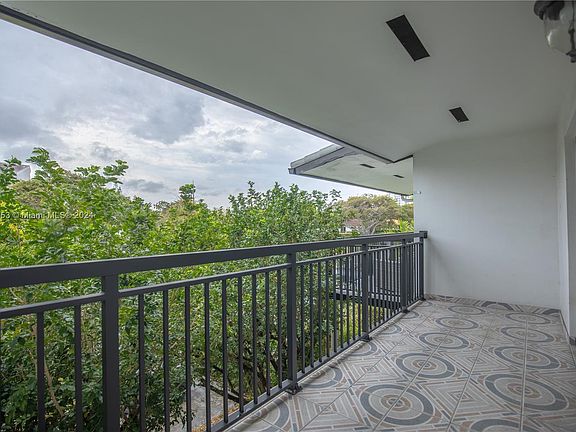 4th image of 2181 NE 122nd St #2181
