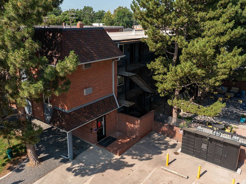 805 Dahlia Exterior