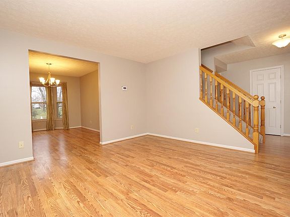 5th image of 8722 Green Valley Ct