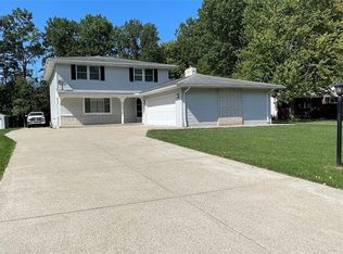 26690 Kingswood Dr, Olmsted Township, OH