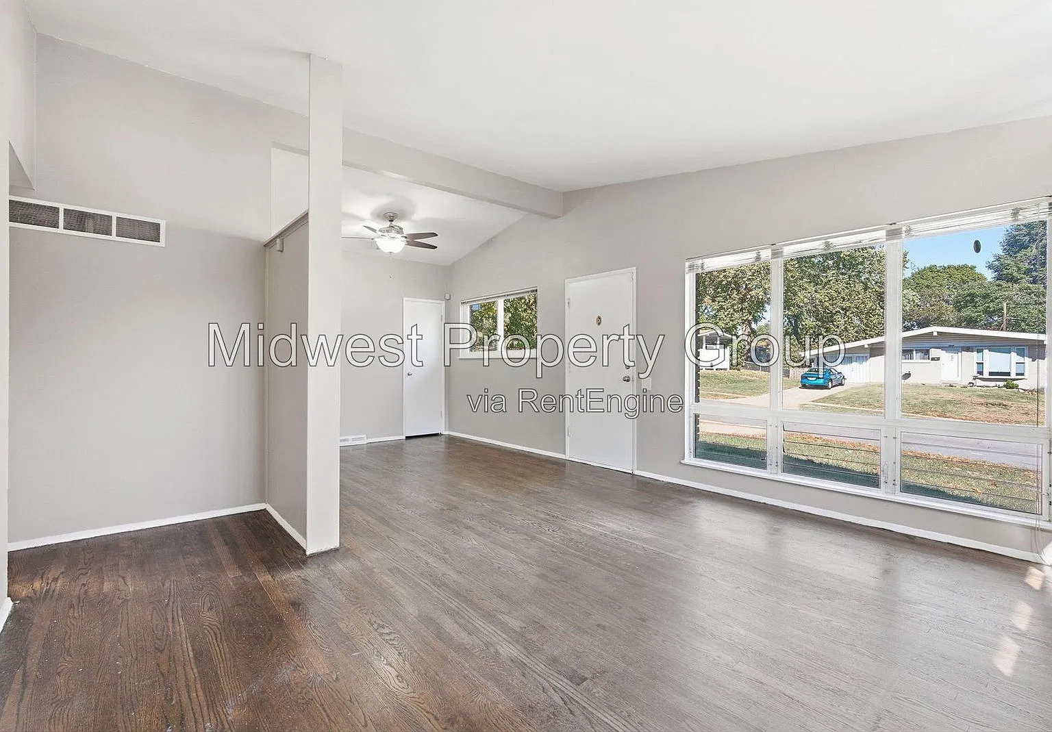 3 bed, 2.0 bath, 1092 sqft, $1,350 — Photo 2