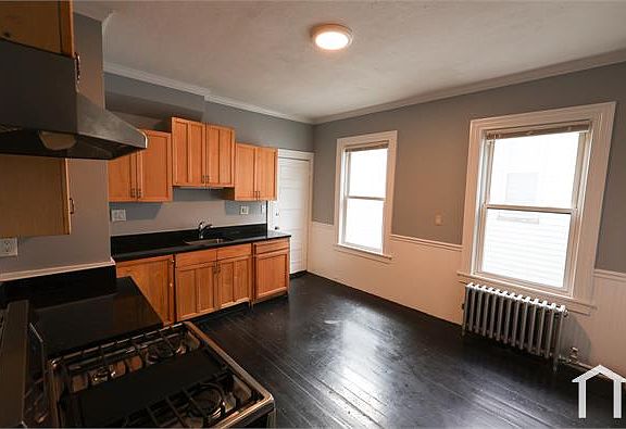 4th image of 14 Hartwell St #3