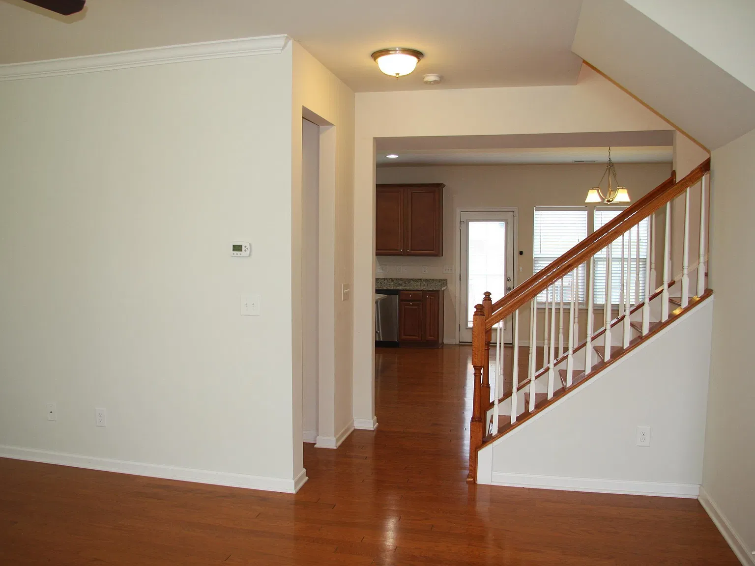 3 bed, 2.5 bath, 1800 sqft, $2,000 — Photo 4