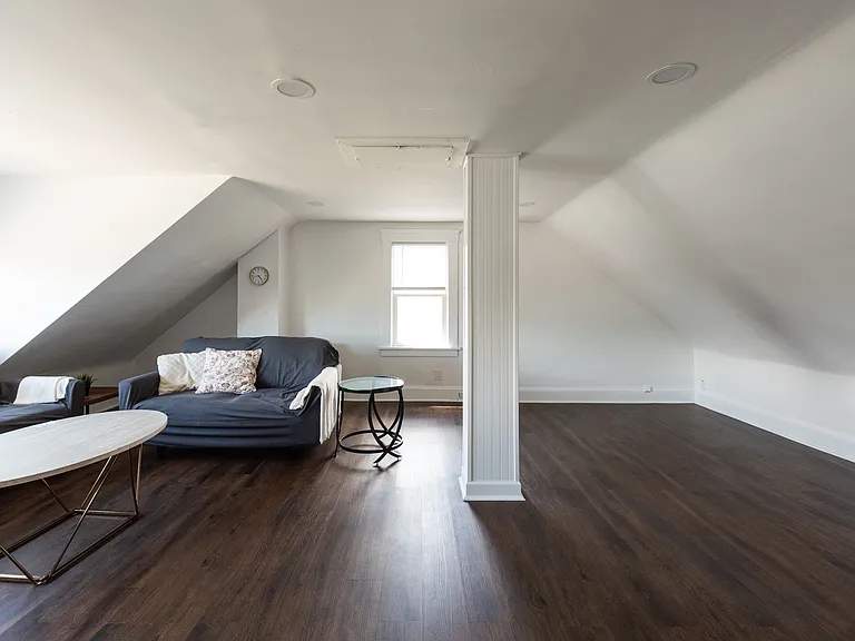 1646 Wyandotte Ave — Photo 19