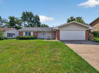 1025 Mayfield Ln, Hoffman Estates, IL 60169