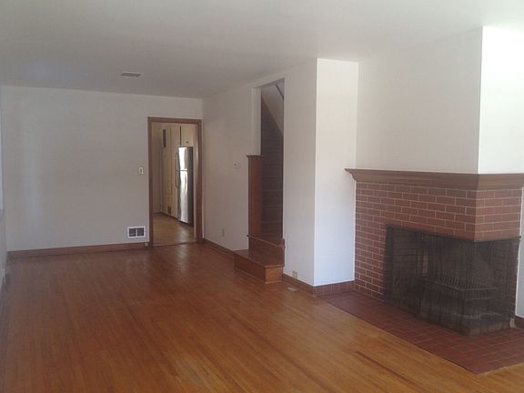 5th image of 3161 Indianola Ave