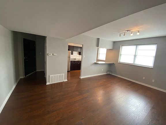 4th image of 833 Sudbury Dr APT 10