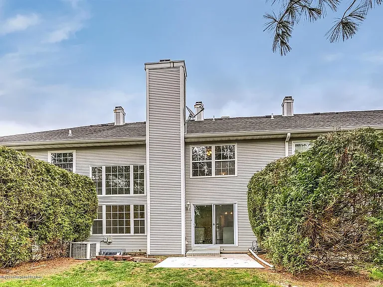 2902 Jockey Hollow Dr — Photo 1