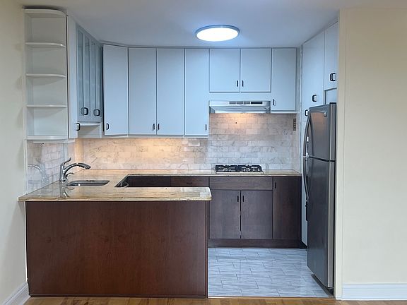 5th image of 530 Valley Rd APT 6B