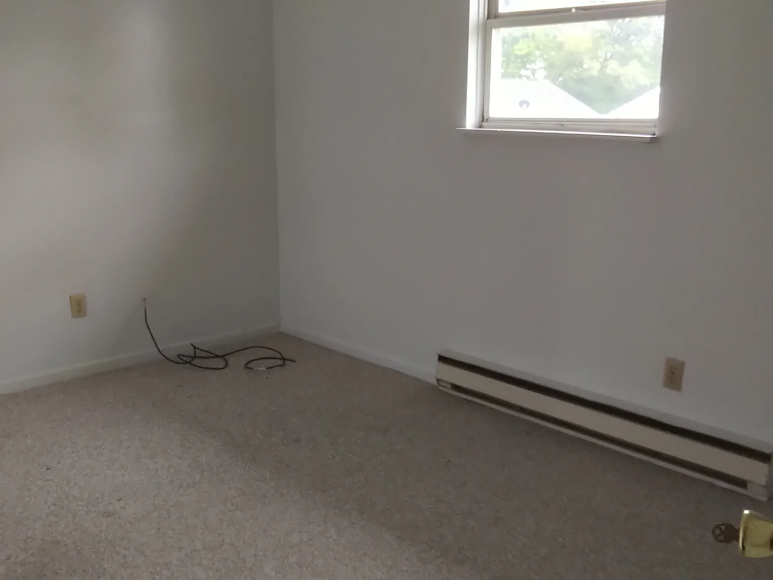 4 bed, 1.5 bath, 1200 sqft, $1,900 — Photo 3