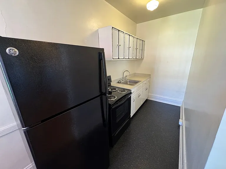 Gray Court Apartments — Photo 24
