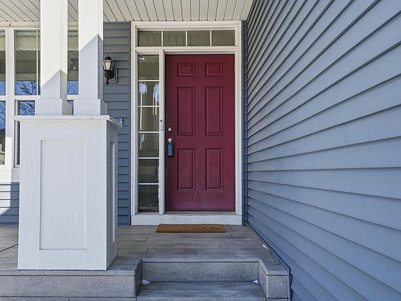 3rd image of 1525 Hemlock Way