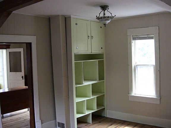 5th image of 419 N Saint Marys St