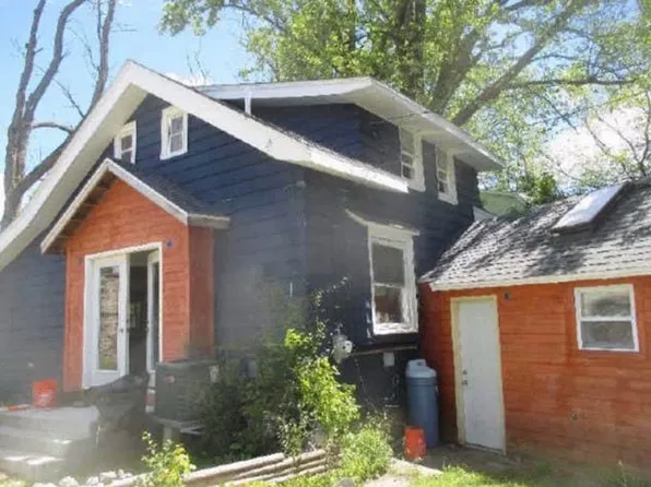 12750 N Shoreland Pkwy, Mequon, WI 53092