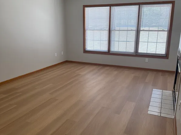 933 McKnight Cir APT 1, Rockford, IL 61107