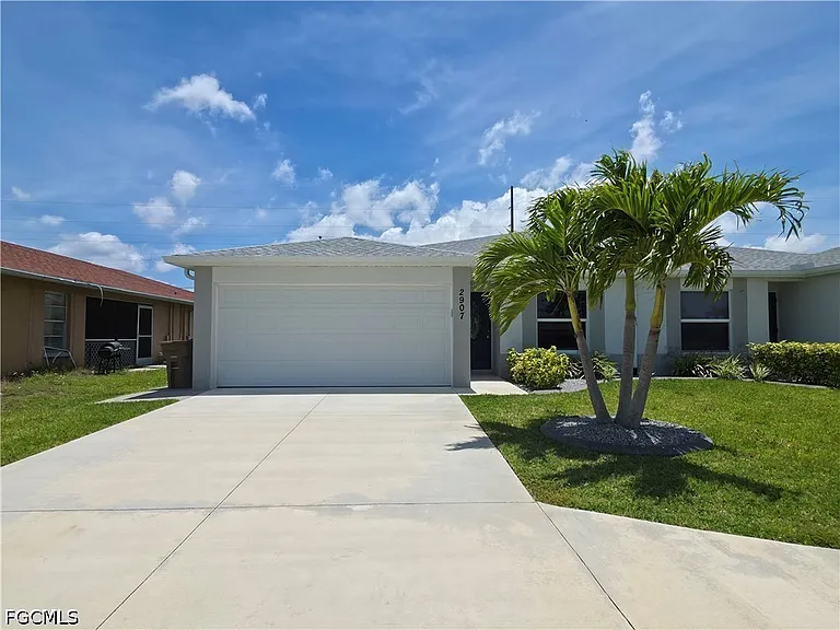 2907 SW Santa Barbara Pl — Photo 1