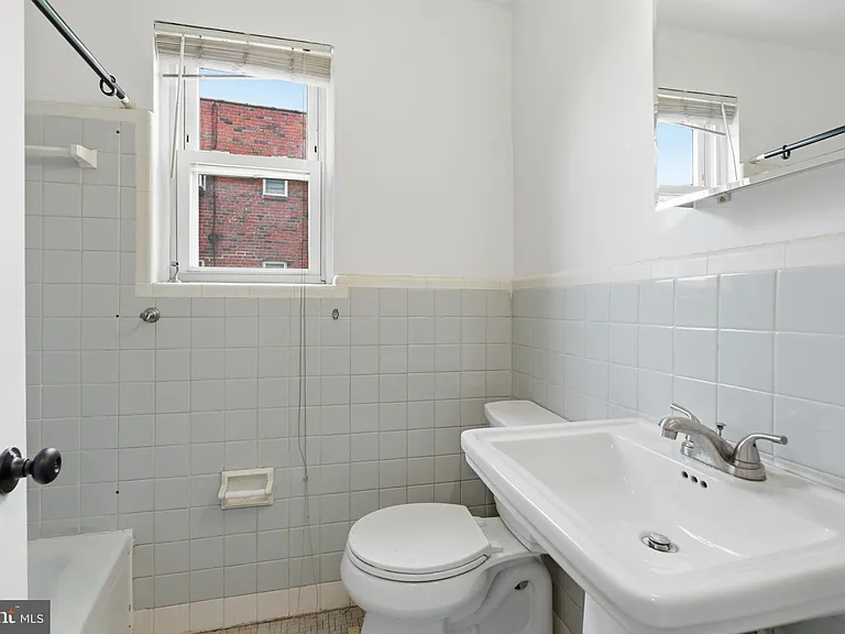3953 Lankenau Ave #B — Photo 7