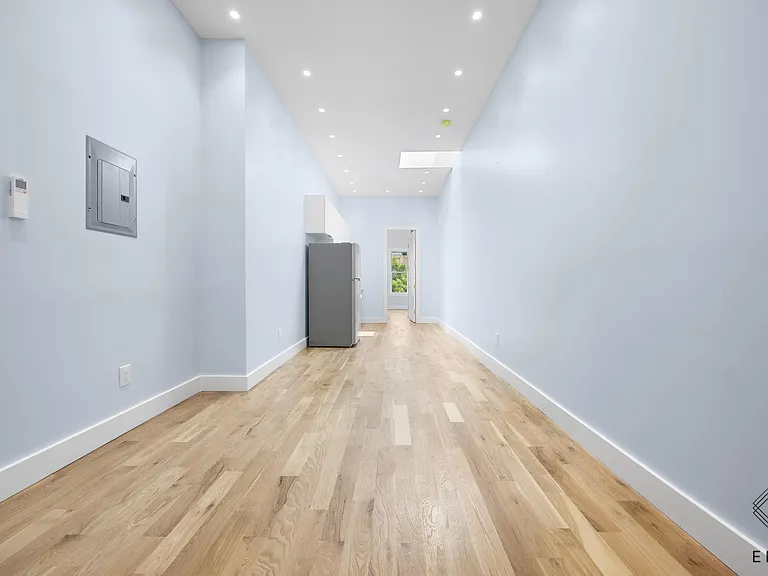 690 Onderdonk Ave #3A — Photo 1