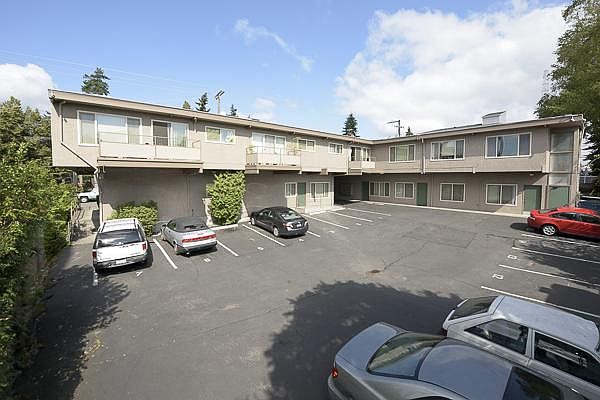 1st image of 8620 Roosevelt Way NE #208