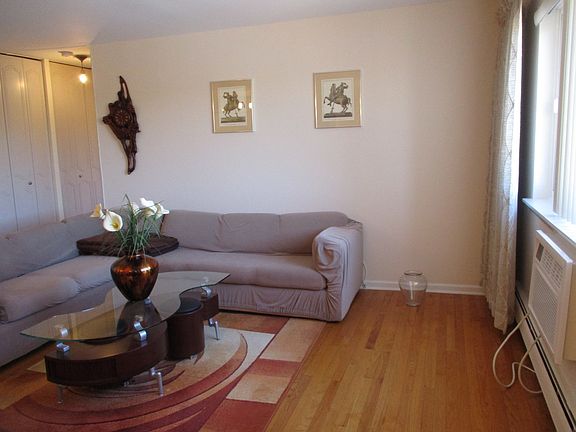 3rd image of 7320 N Rogers Ave APT 513