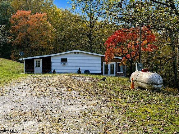 5th image of 50 Scott Dr
