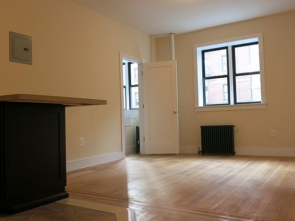 2nd image of 403 Audubon Ave APT 1B