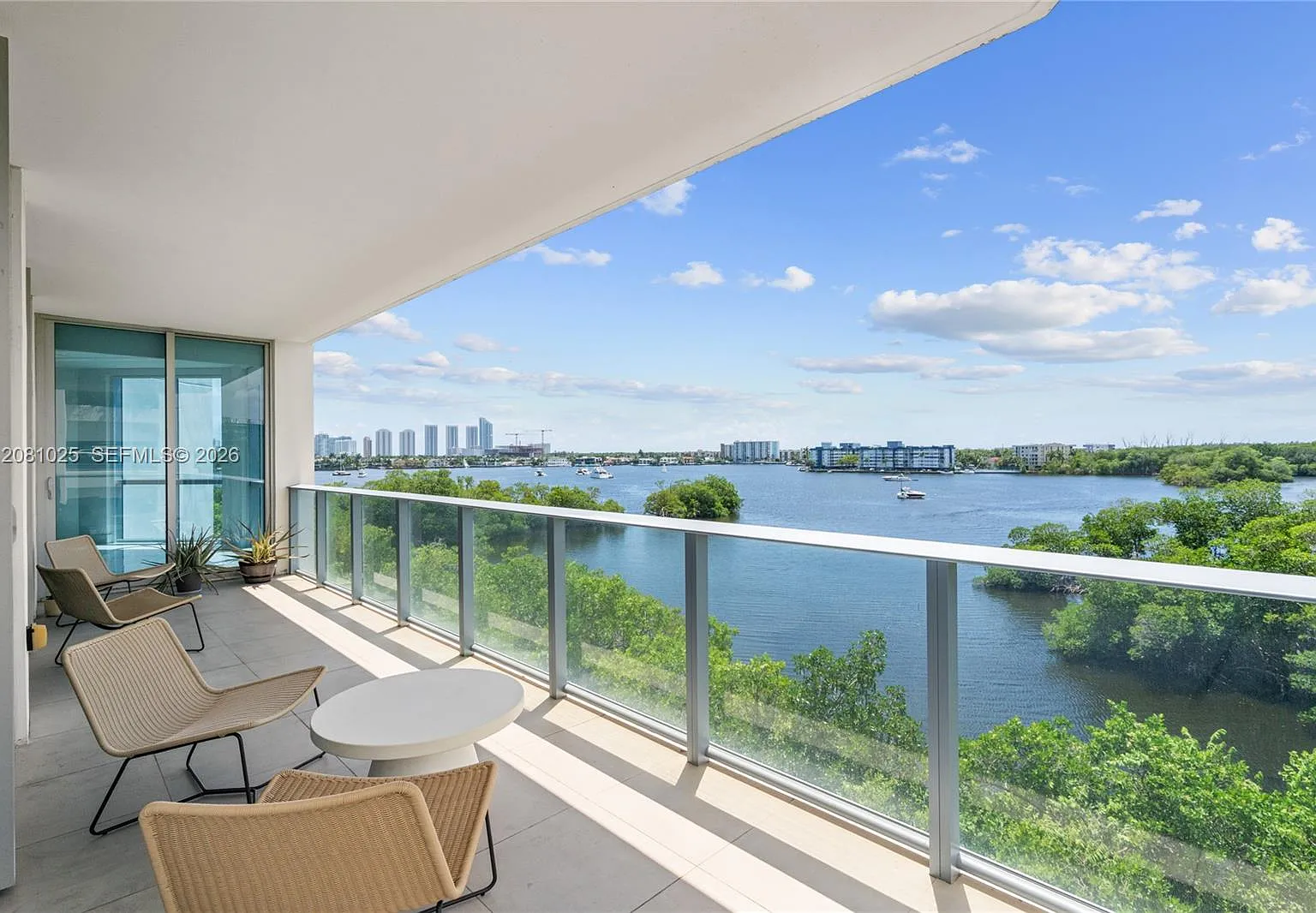 Marina Palms Residences S — Photo 1