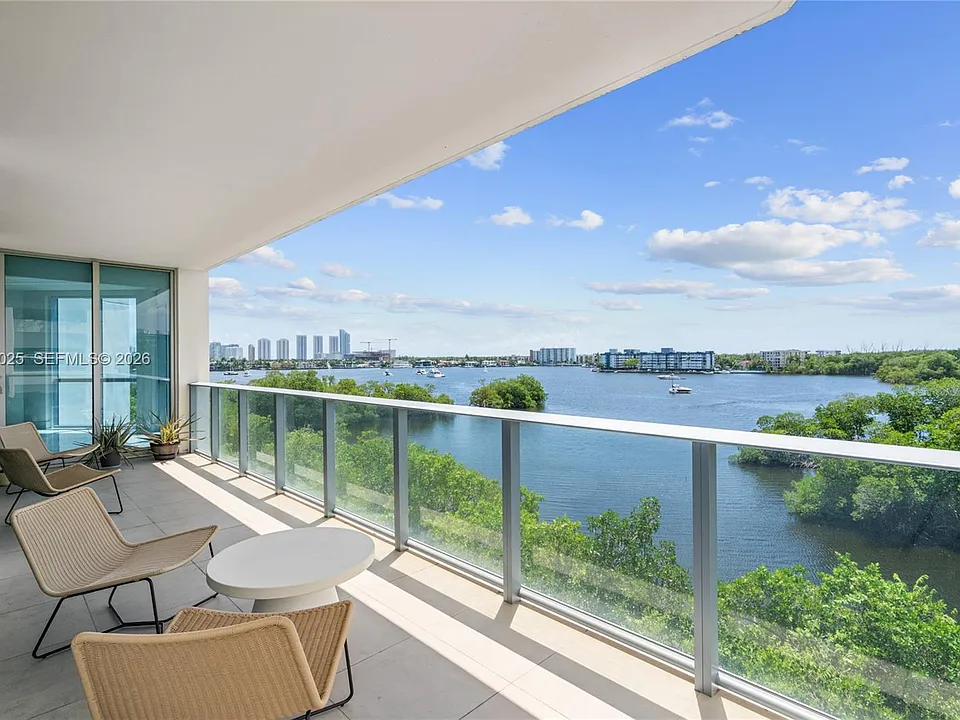 17111 Biscayne Blvd #402