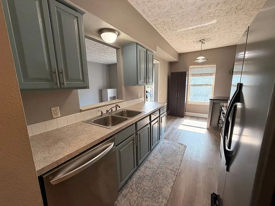5712 E Town Dr #4