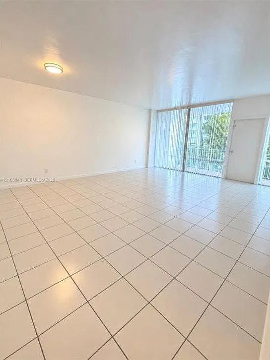 1408 Brickell Bay Dr — Photo 2