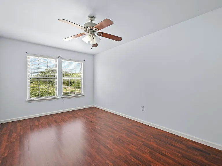 330 Howard Ln — Photo 24