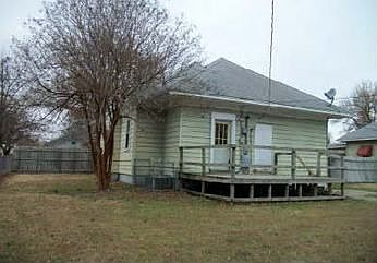 2nd image of 914 North St #J