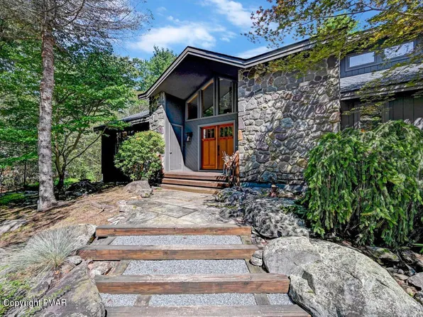 2113 Blue Ox Rd, Pocono Pines, PA 18350