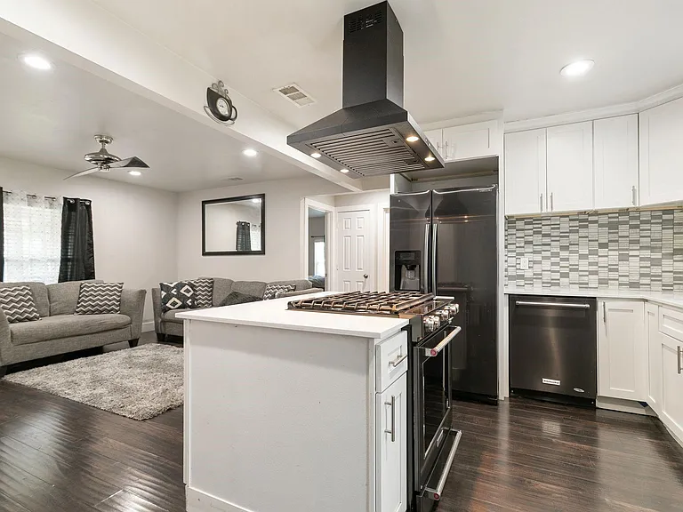1506 E Waco Ave — Photo 7