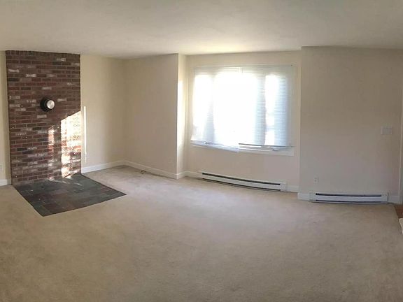 Spacious Living room area