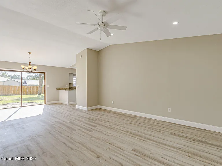 201 Jefferson Ave NW — Photo 5