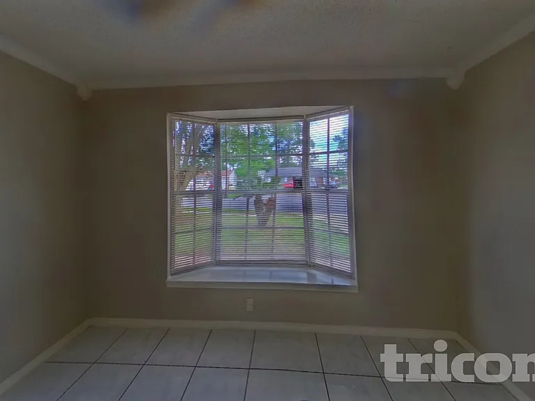 8252 Yolanda Ct — Photo 5