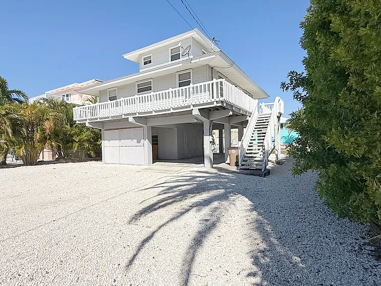 595 Caribbean Dr E — Photo 33