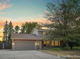 7816 Aster Ln, Jenison, MI 49428