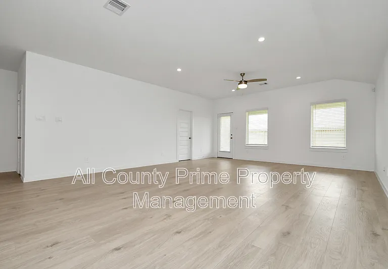 29935 Gallatin River Ln — Photo 13