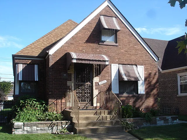 10709 S Avenue M photo 1
