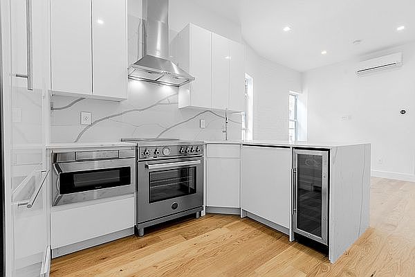 1st image of 1440 Pacific St #33