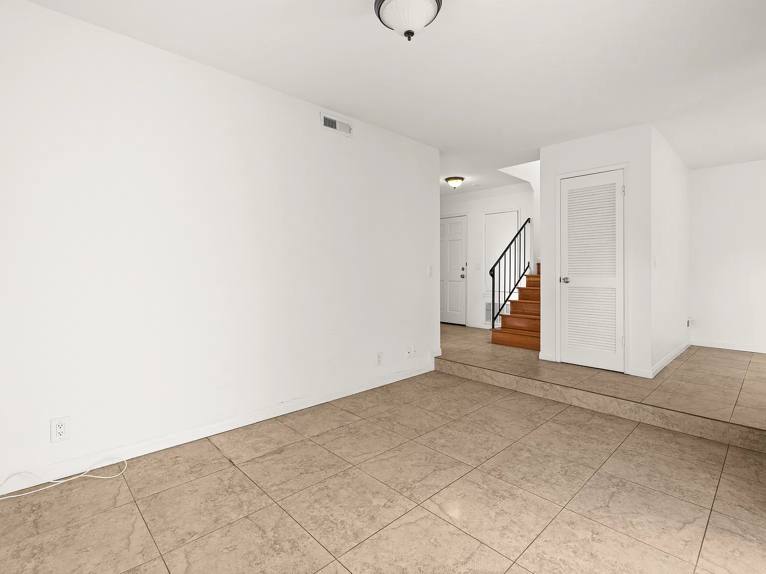 2 bed, 1000 sqft, $3,600 — Photo 2