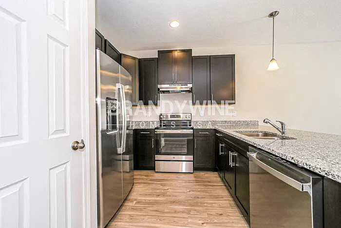 3 bed, 2.5 bath, 1480 sqft, $1,845 — Photo 4