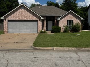 223 N Valley Dr, Catoosa, OK 74015