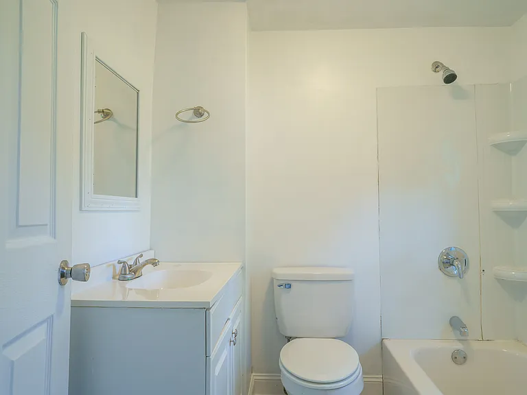 1402 Avenue E — Photo 8