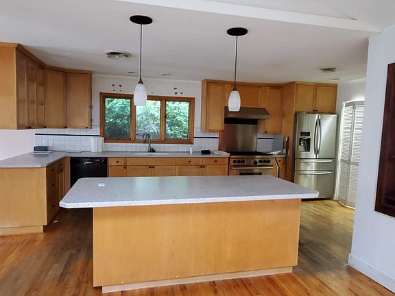 3rd image of 715 Langford Ln