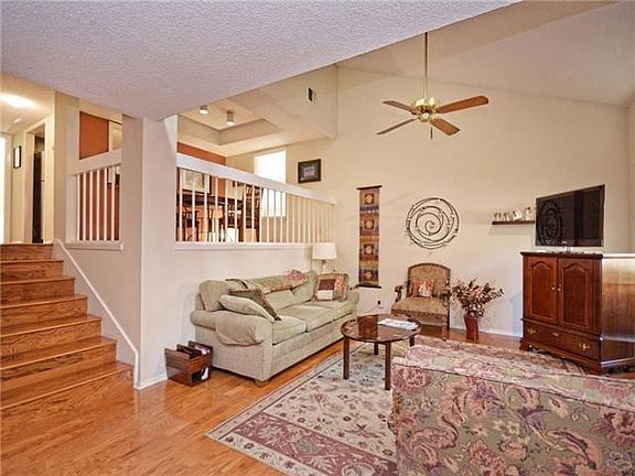 3rd image of 1500 W Lynn St APT 109