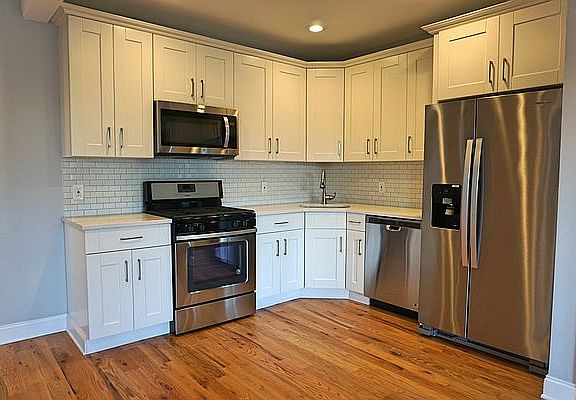 2nd image of 3639 Irwin Ave #2